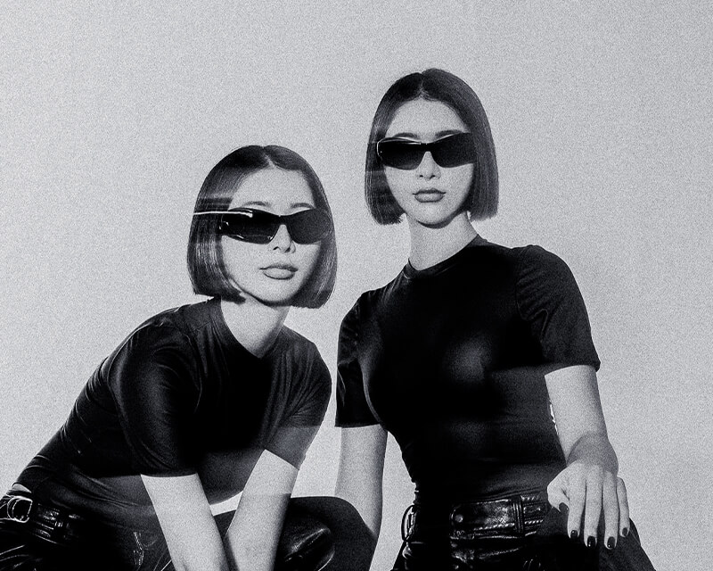 MONOCHROME